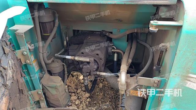 液壓泵艙室正面整體（整機(jī)外觀）