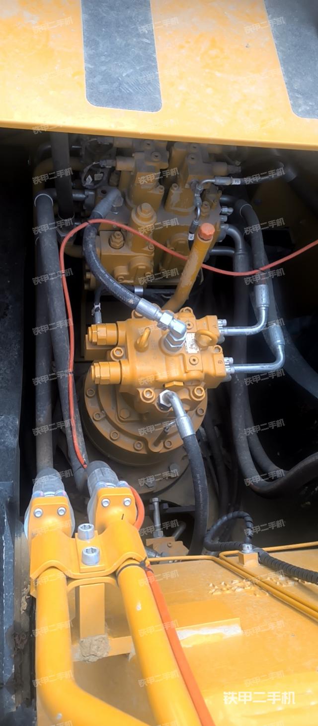 回转马达和主控阀（整机外观）