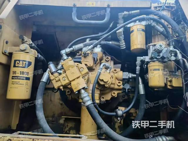 液壓泵艙室正面整體(整機(jī)外觀) 液壓泵艙室正面整體(整機(jī)外觀)