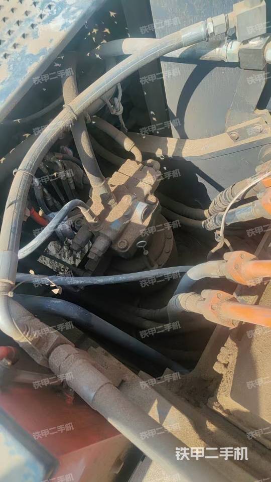 回轉(zhuǎn)馬達和主控閥（整機外觀）