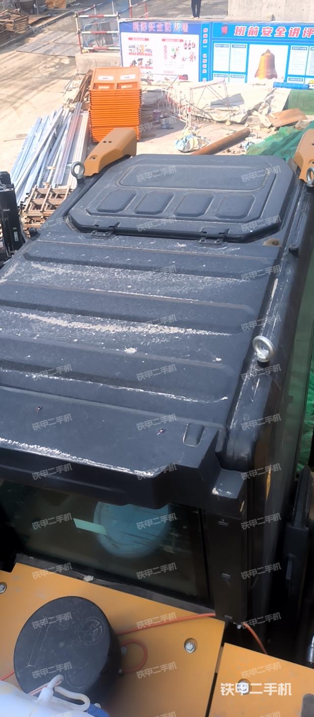 驾驶室顶部（整机外观）