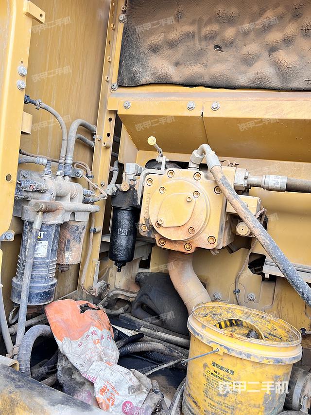 液壓泵艙室正面整體（整機(jī)外觀）