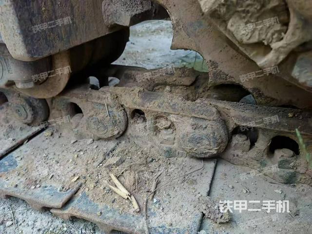 單側(cè)履帶整體(整機(jī)外觀) 單側(cè)履帶整體(整機(jī)外觀)