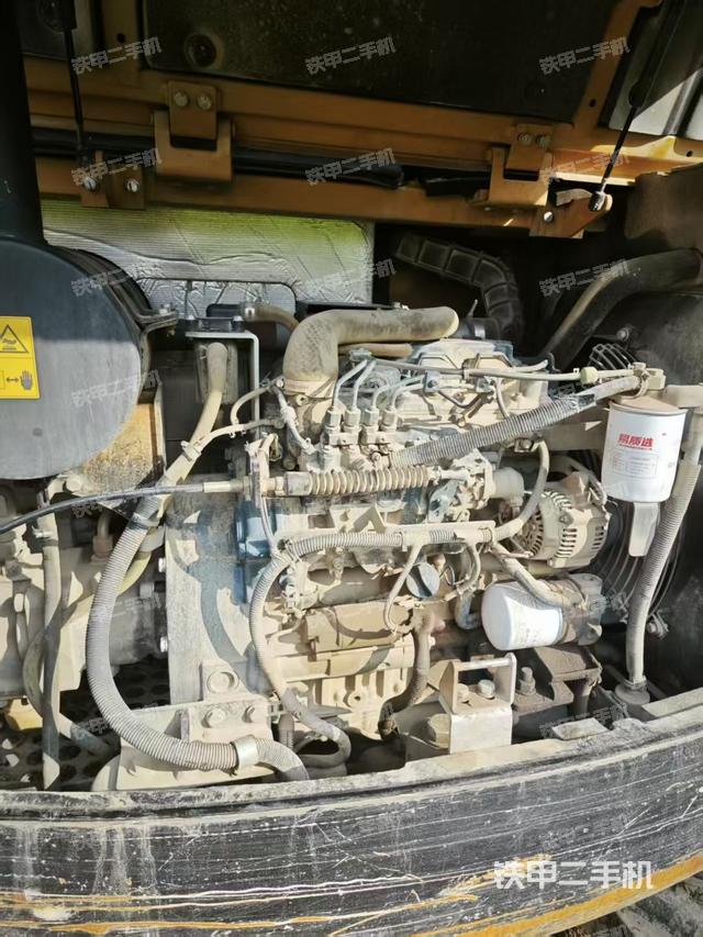 回转马达和主控阀（整机外观）