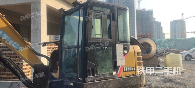 駕駛室整體（整機外觀）