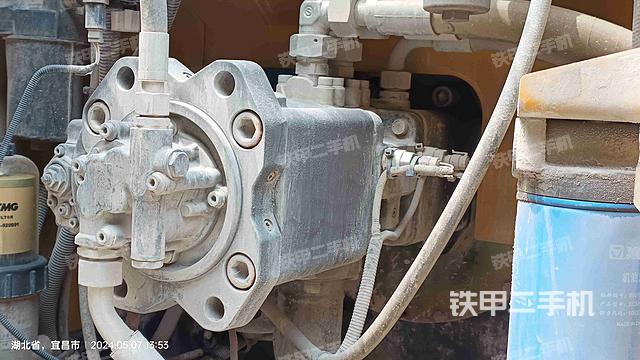 液压泵舱室正面整体（整机外观）