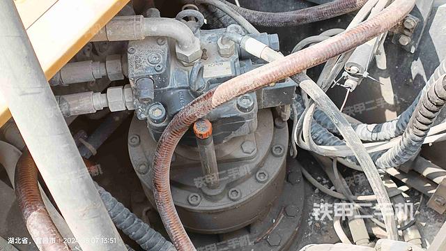 回转马达和主控阀（整机外观）