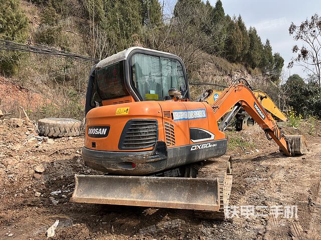 整機右后45°(整機外觀) 整機右后45°(整機外觀)