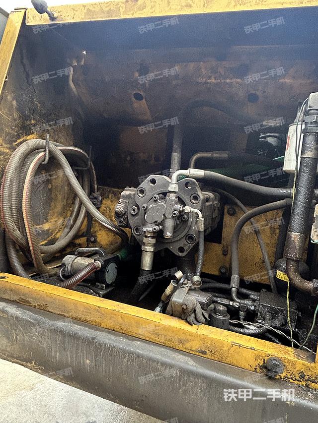 液壓泵艙室正面整體（整機(jī)外觀）