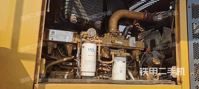 發(fā)動(dòng)機(jī)右側(cè)（整機(jī)外觀及大件）