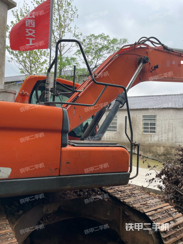 驾驶室顶部（整机外观）