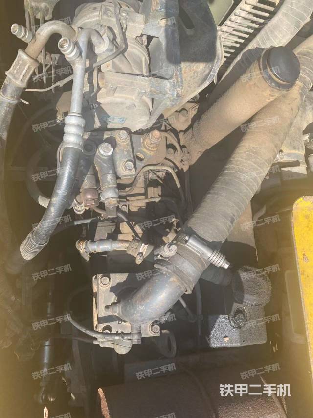 回转马达和主控阀（整机外观）