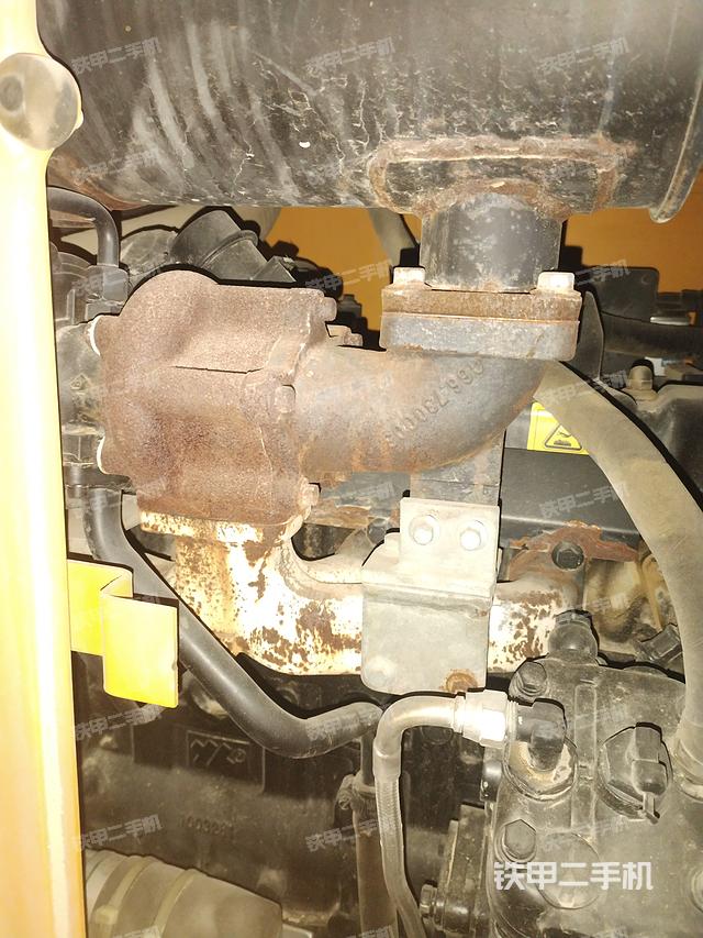 發(fā)動機(jī)右側(cè)（整機(jī)外觀及大件）