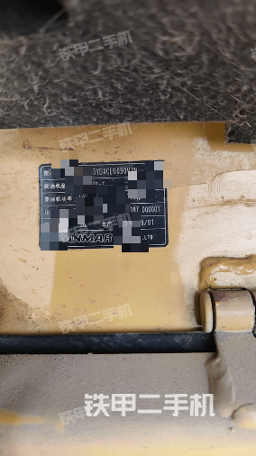 液壓泵艙室正面整體(整機(jī)外觀) 液壓泵艙室正面整體(整機(jī)外觀)