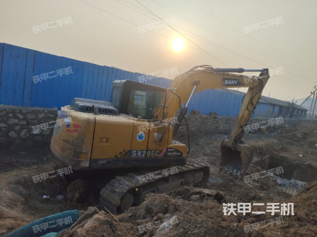 驾驶室顶部（整机外观）