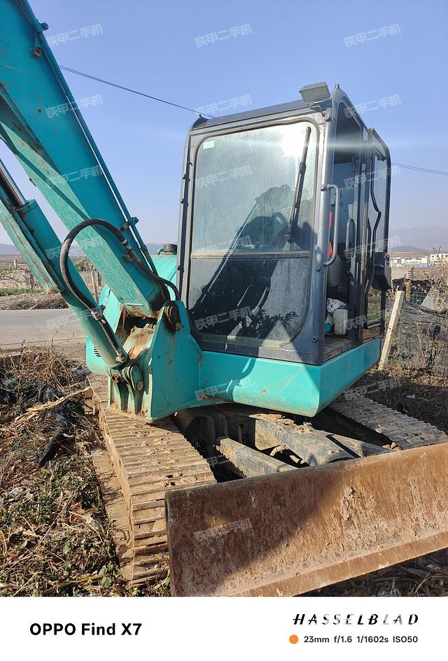 回转马达和主控阀（整机外观）