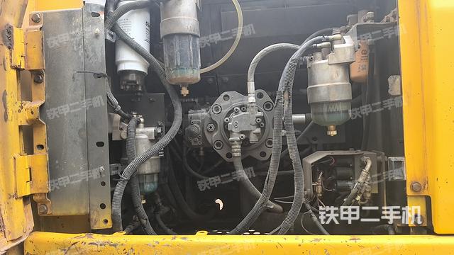 液壓泵艙室正面整體(整機(jī)外觀) 液壓泵艙室正面整體(整機(jī)外觀)