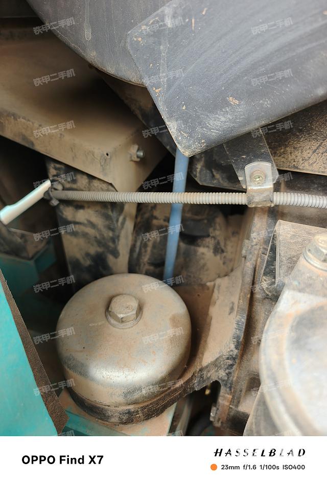 液压泵舱室正面整体（整机外观）