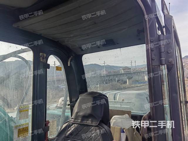 驾驶室顶部（整机外观）