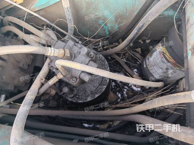 回转马达和主控阀（整机外观）