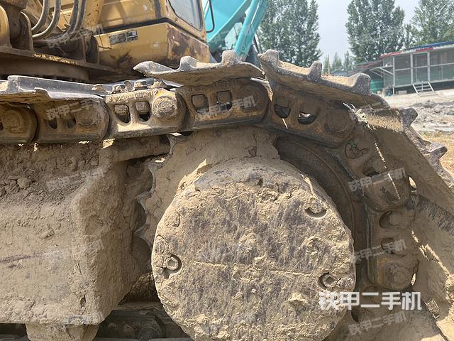 單側(cè)履帶整體(整機外觀) 單側(cè)履帶整體(整機外觀)