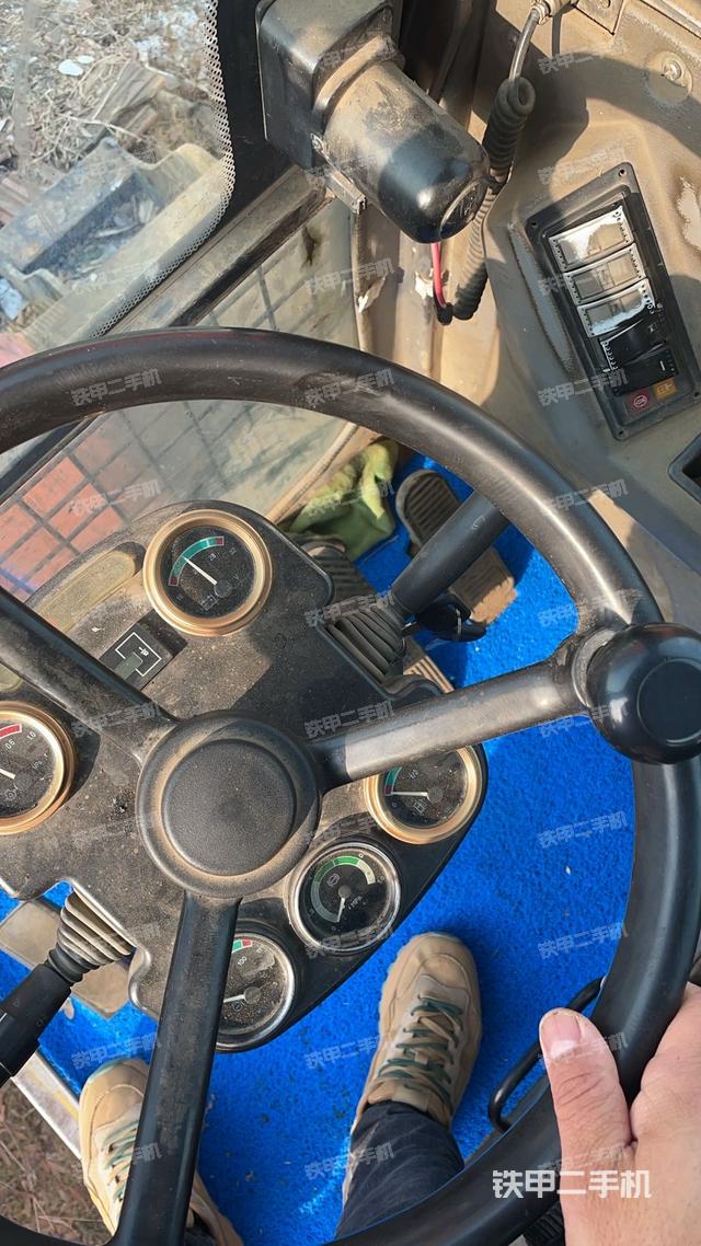 驾驶室整体（整机外观）