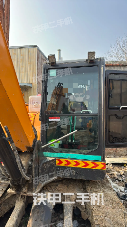 驾驶室顶部（整机外观）