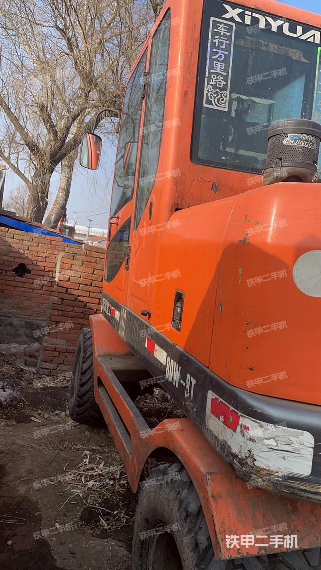 驾驶室顶部（整机外观）