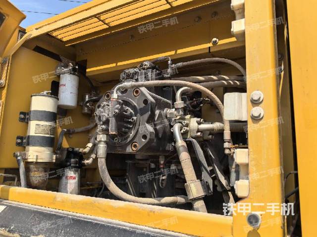 液壓泵艙室正面整體（整機(jī)外觀）