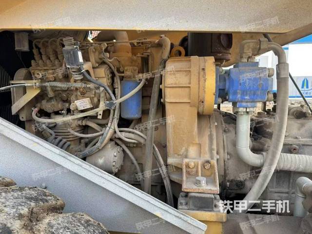 駕駛室頂部（整機外觀）