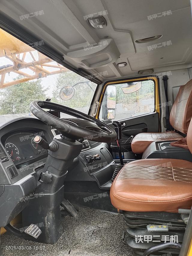 駕駛室操作臺(tái)(設(shè)備外觀及核心部件) 駕駛室操作臺(tái)(設(shè)備外觀及核心部件)