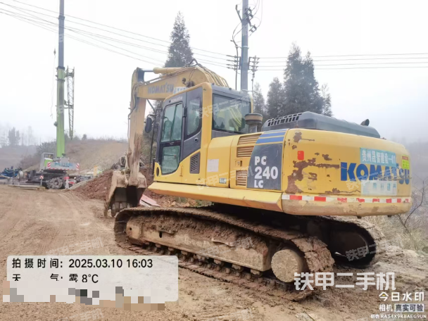 液压泵舱室正面整体（整机外观）