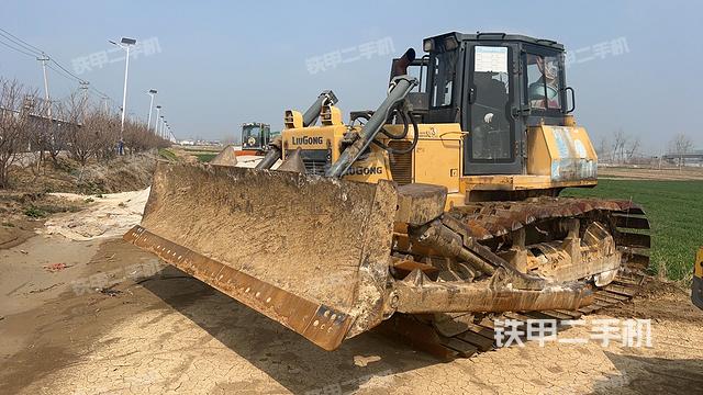 整机右侧（设备外观及核心部件）