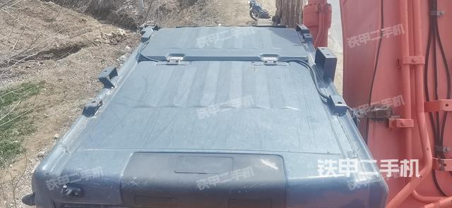 驾驶室顶部（整机外观）