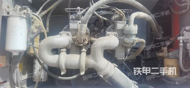 液压泵舱室正面整体（整机外观）