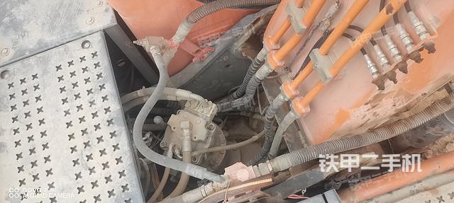 回轉(zhuǎn)馬達(dá)和主控閥（整機(jī)外觀）