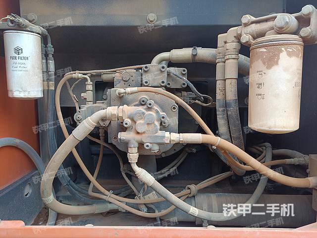 液壓泵艙室正面整體（整機(jī)外觀）