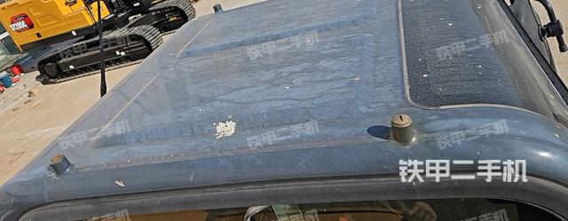 駕駛室頂部（整機外觀）