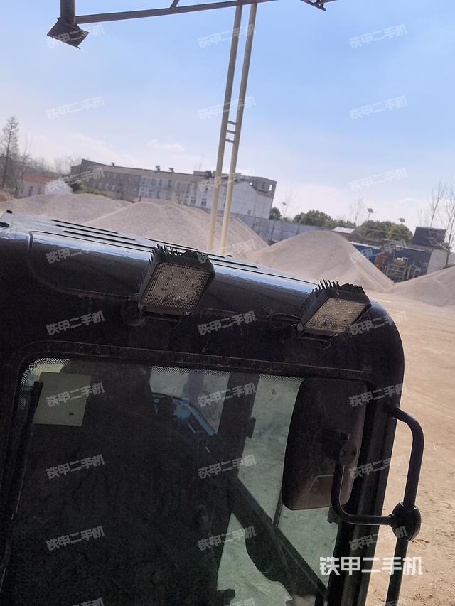 驾驶室顶部（整机外观）