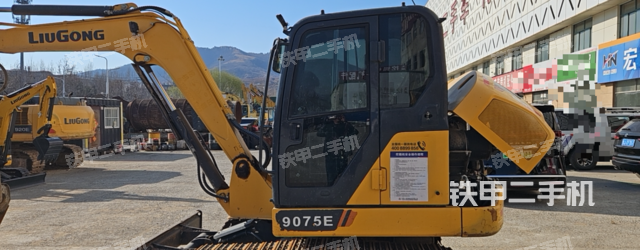 駕駛室整體（整機外觀）