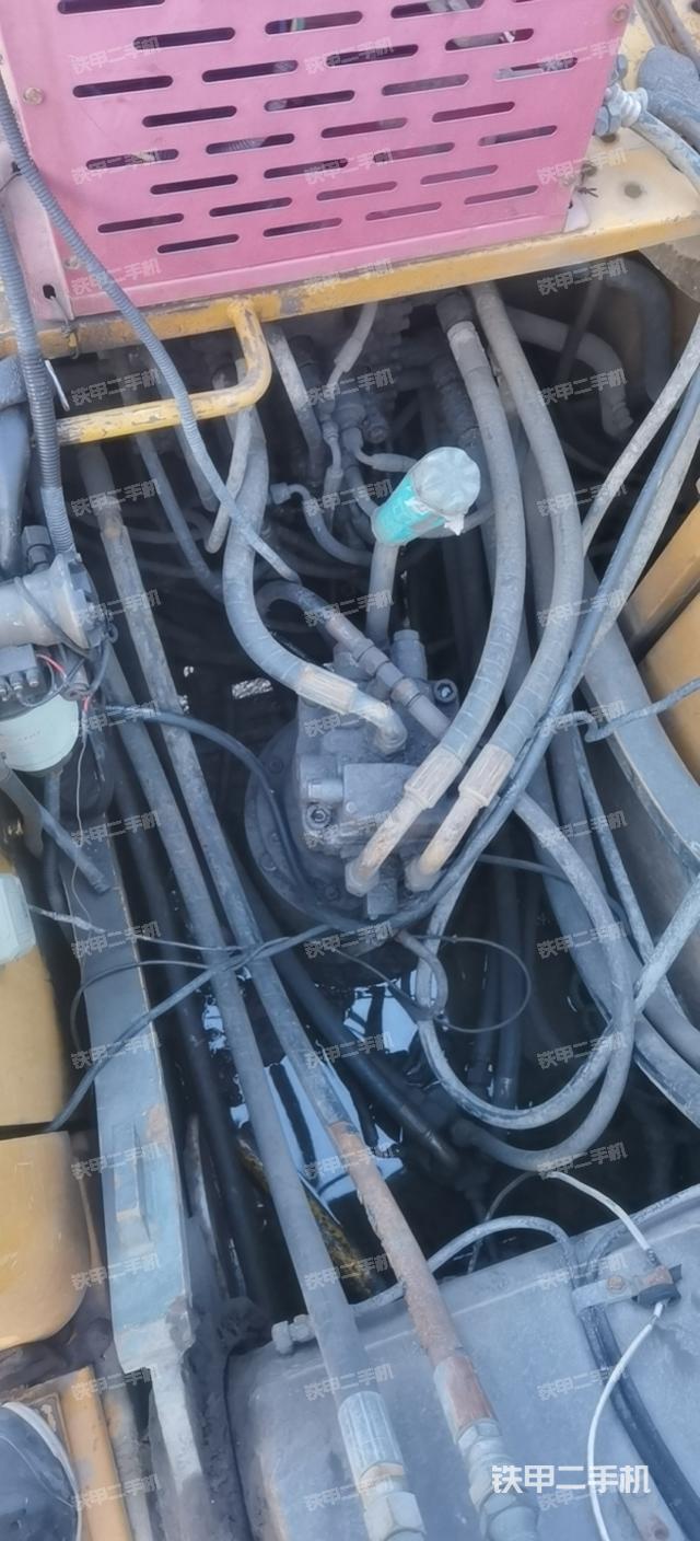 回转马达和主控阀（整机外观）