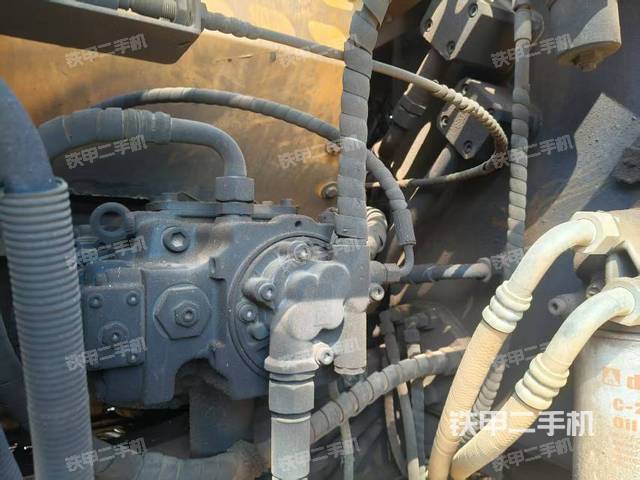 液壓泵艙室正面整體(整機(jī)外觀) 液壓泵艙室正面整體(整機(jī)外觀)