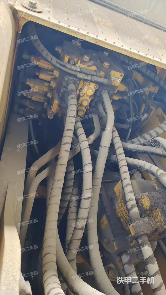 液壓泵艙室正面整體（整機(jī)外觀）