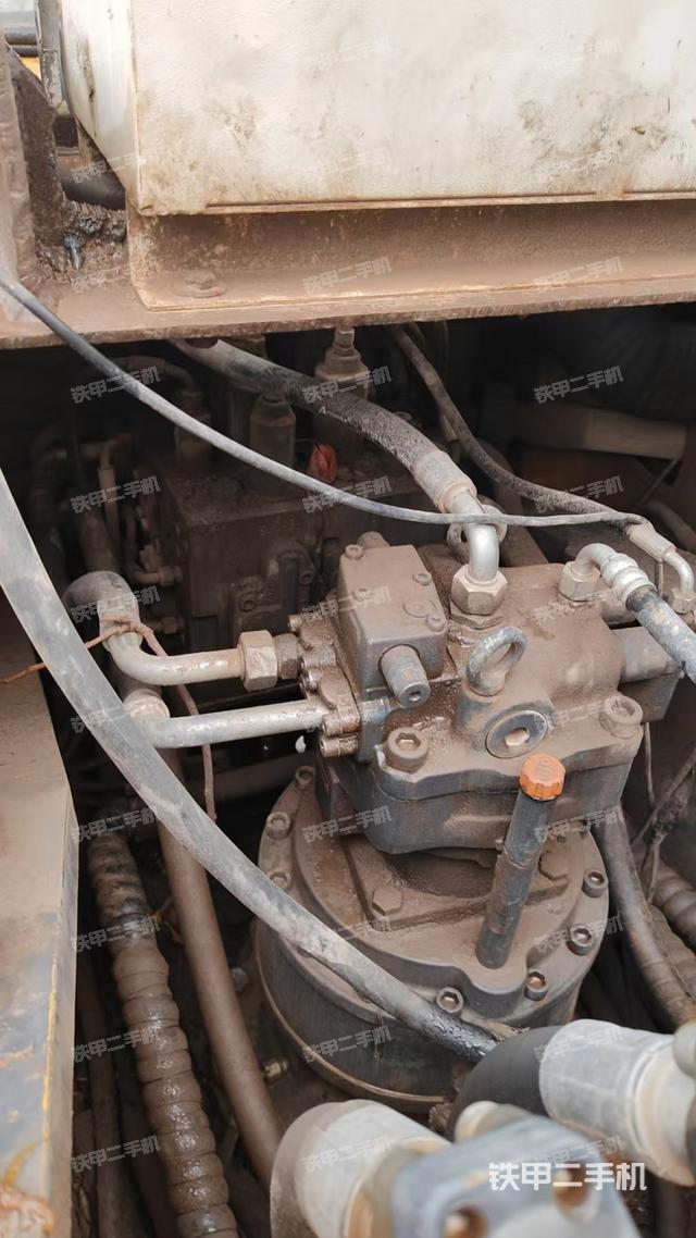 回转马达和主控阀（整机外观）