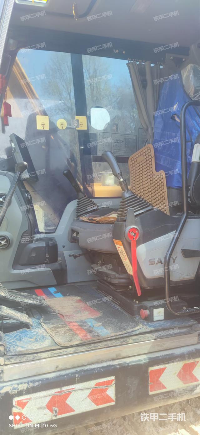 駕駛室整體（整機(jī)外觀）