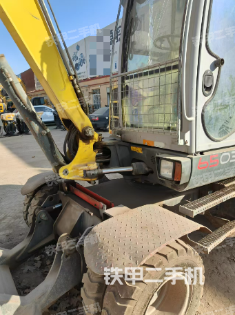 驾驶室顶部（整机外观）