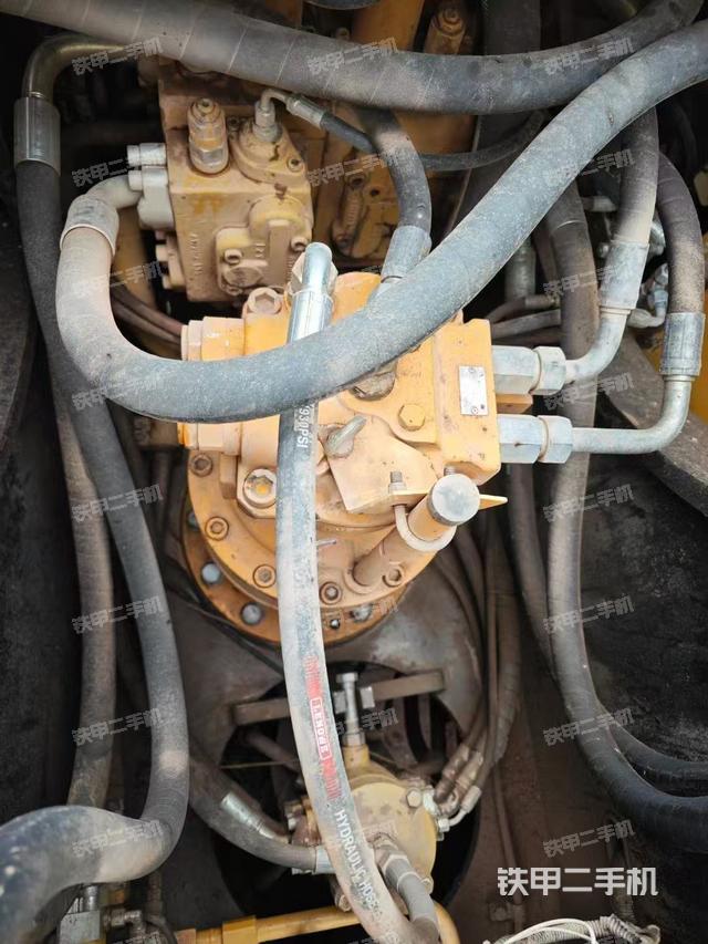 回转马达和主控阀（整机外观）