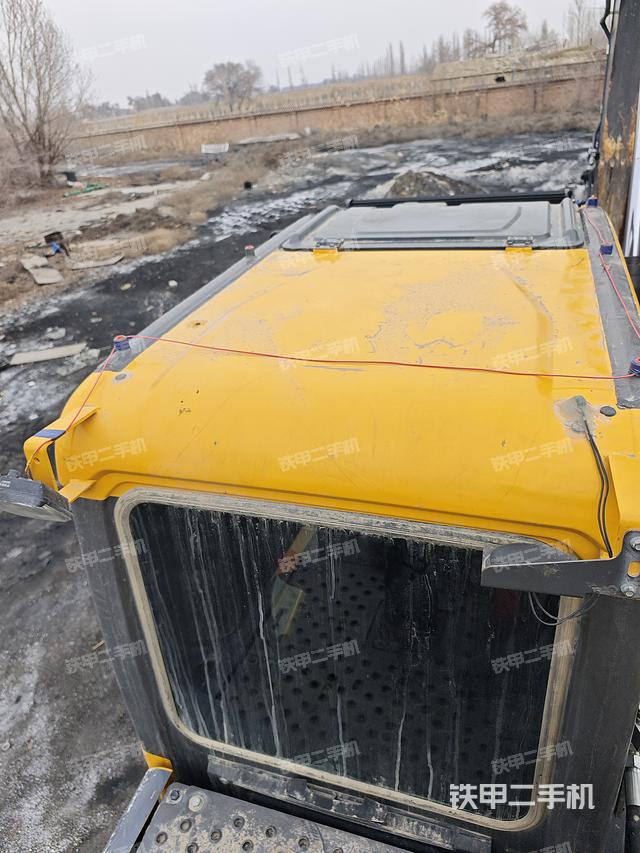 驾驶室顶部（整机外观）