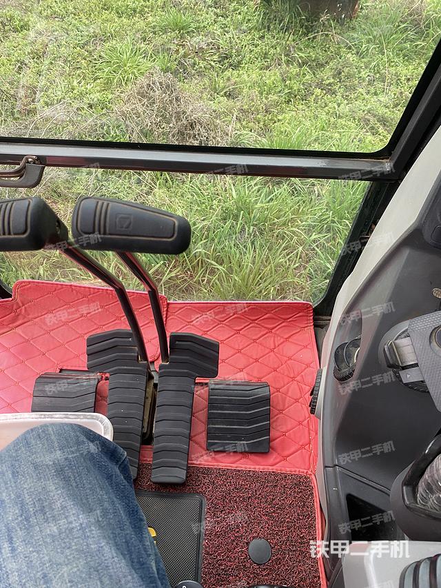 驾驶室整体（整机外观）