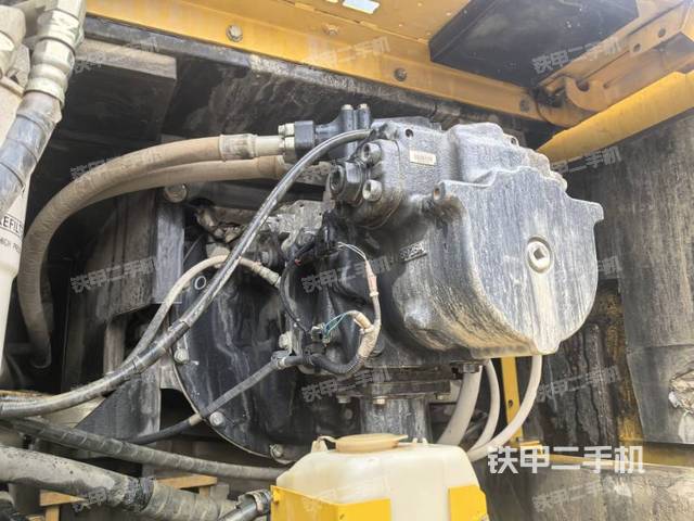 液壓泵艙室正面整體(整機(jī)外觀) 液壓泵艙室正面整體(整機(jī)外觀)